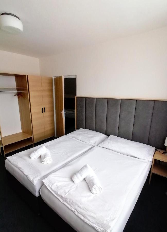 Horsky Hotel Jelenovska S Bazenem V Cene Валашске-Клобоуки Экстерьер фото