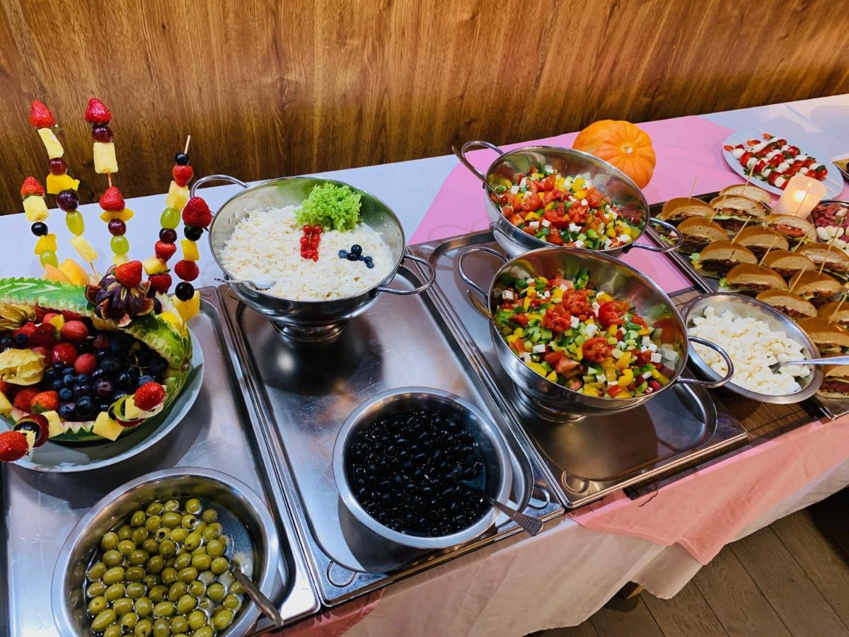 Horsky Hotel Jelenovska S Bazenem V Cene Валашске-Клобоуки Экстерьер фото