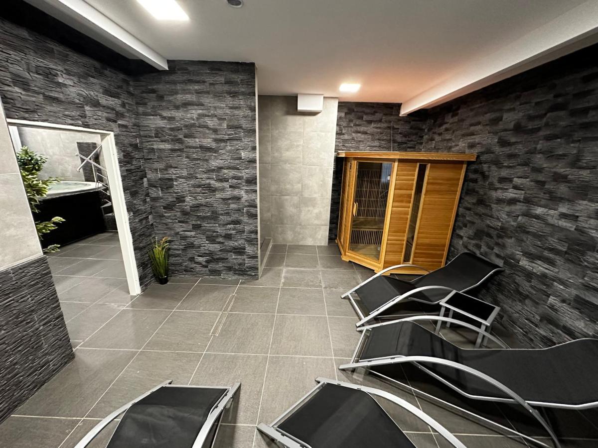 Horsky Hotel Jelenovska S Bazenem V Cene Валашске-Клобоуки Экстерьер фото