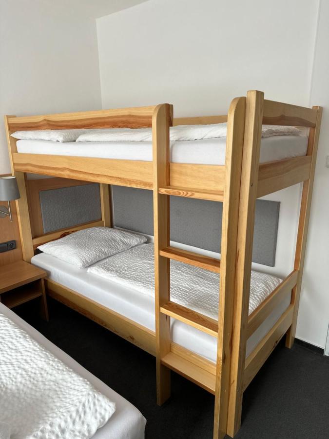Horsky Hotel Jelenovska S Bazenem V Cene Валашске-Клобоуки Экстерьер фото