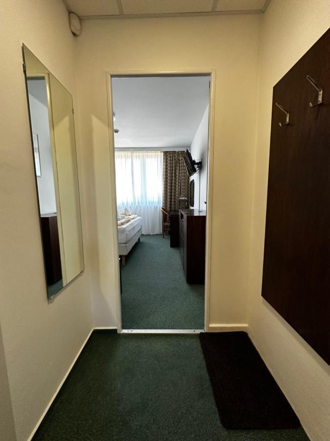 Horsky Hotel Jelenovska S Bazenem V Cene Валашске-Клобоуки Экстерьер фото