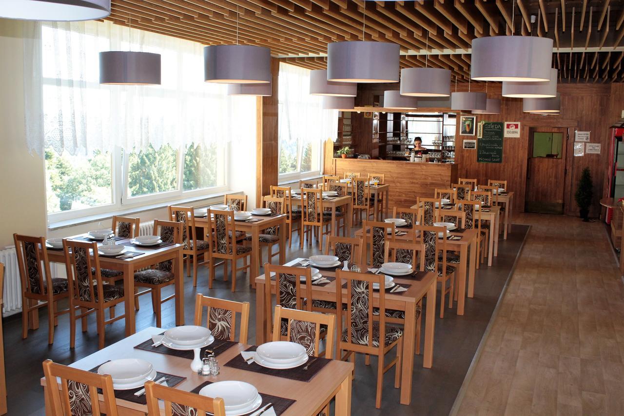 Horsky Hotel Jelenovska S Bazenem V Cene Валашске-Клобоуки Экстерьер фото
