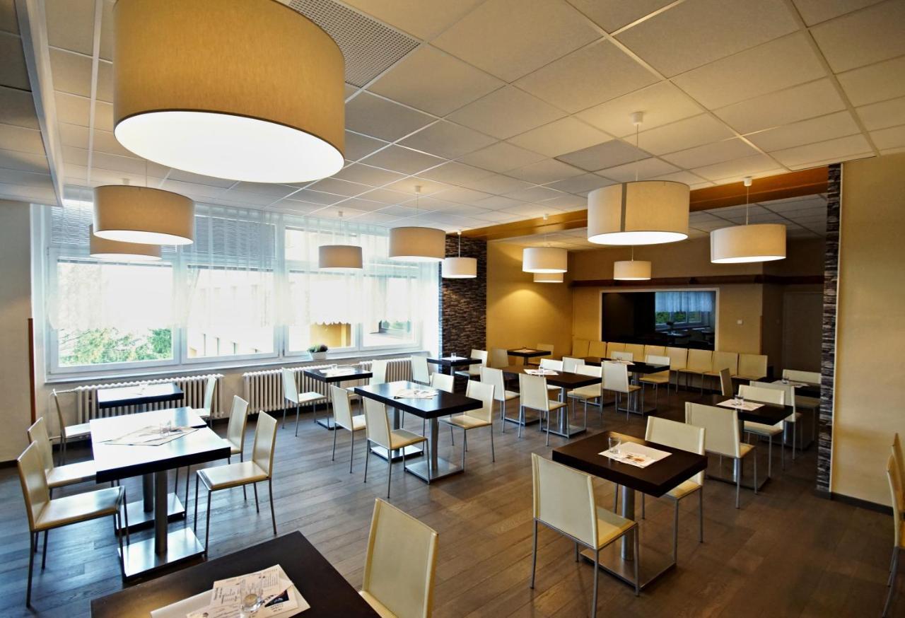 Horsky Hotel Jelenovska S Bazenem V Cene Валашске-Клобоуки Экстерьер фото