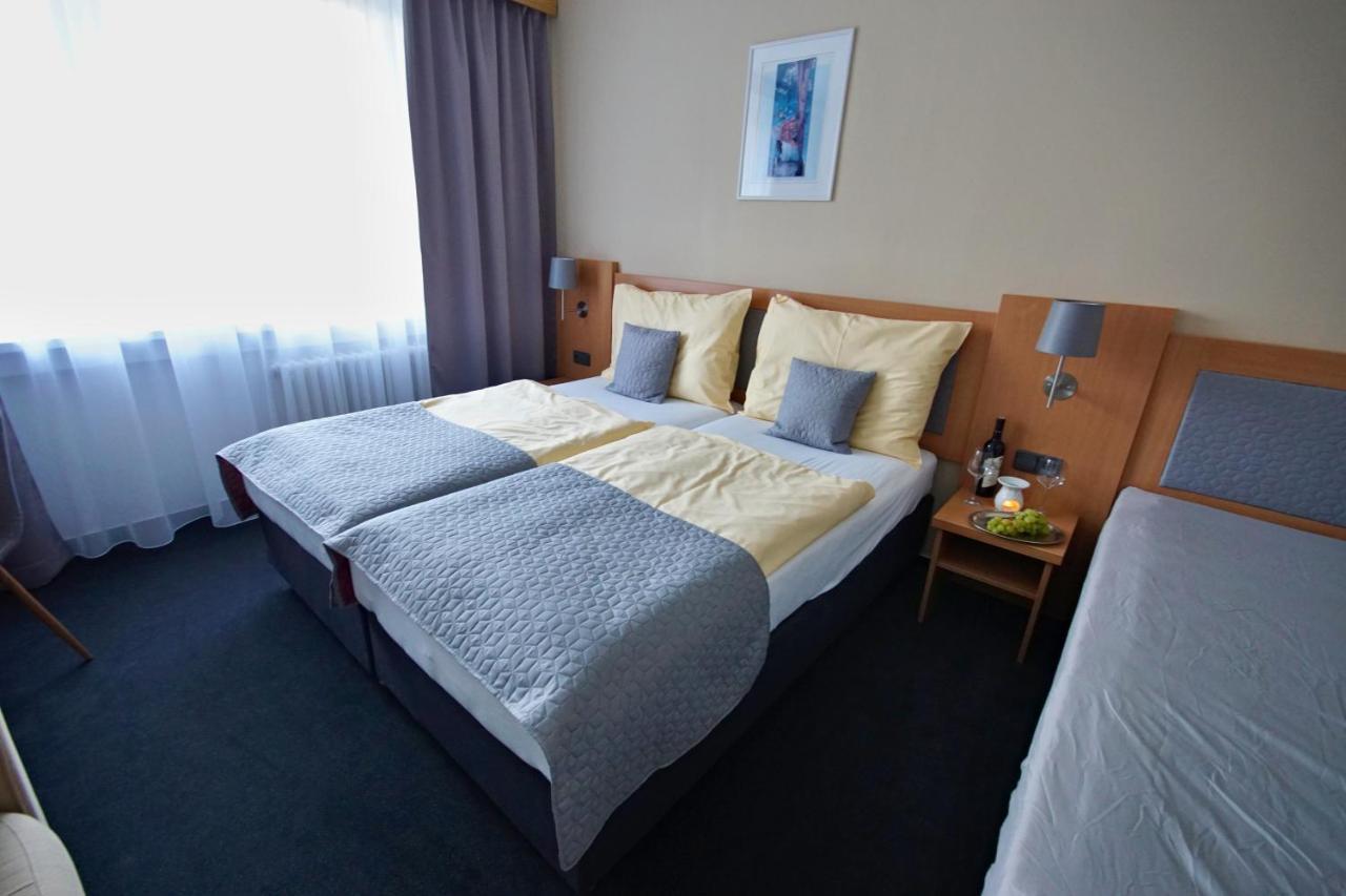 Horsky Hotel Jelenovska S Bazenem V Cene Валашске-Клобоуки Экстерьер фото