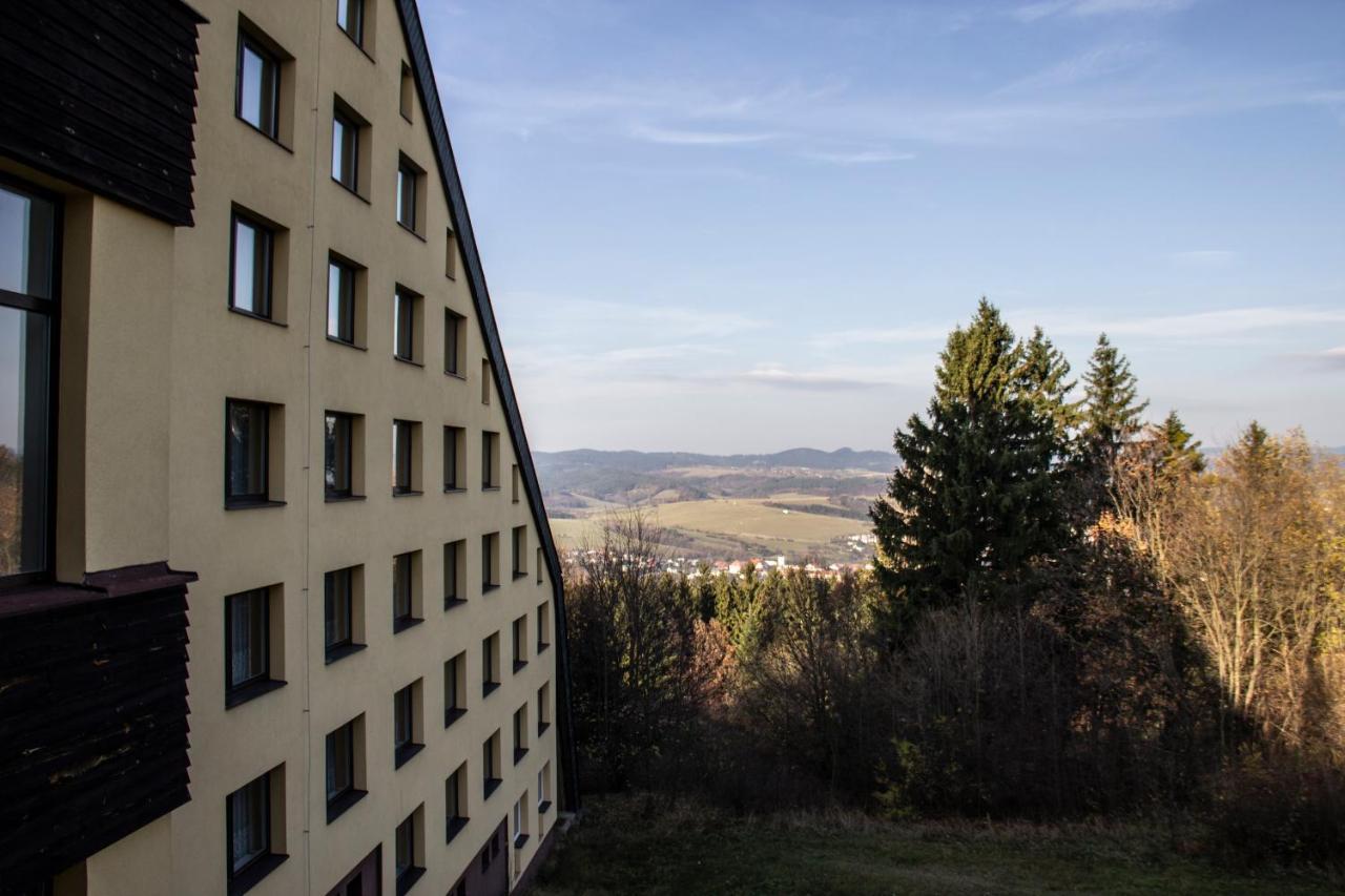 Horsky Hotel Jelenovska S Bazenem V Cene Валашске-Клобоуки Экстерьер фото